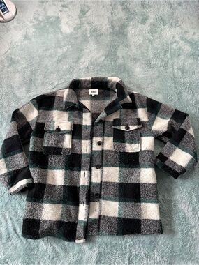 BKE Woman’s  Black & White Plaid Button-Up Shirt Jacket
